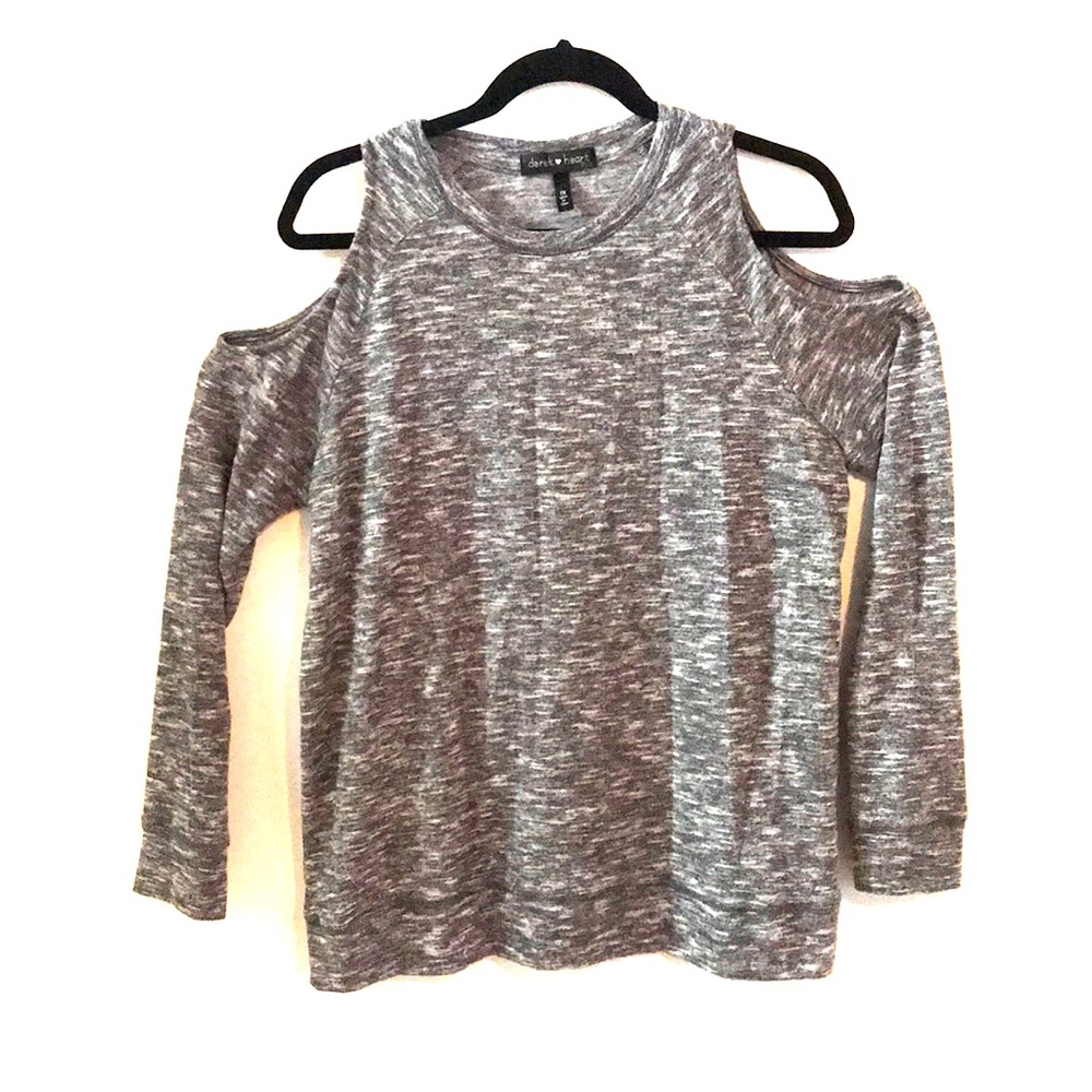 Derek Heart cold shoulder top